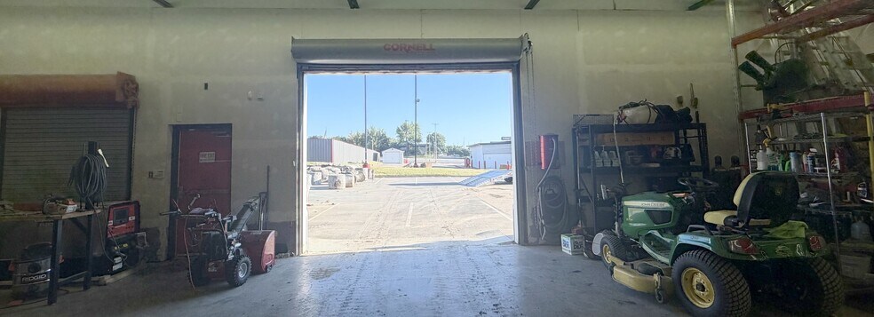 More Photos Of 1906 S Sheridan Rd, Tulsa Freestanding For Lease