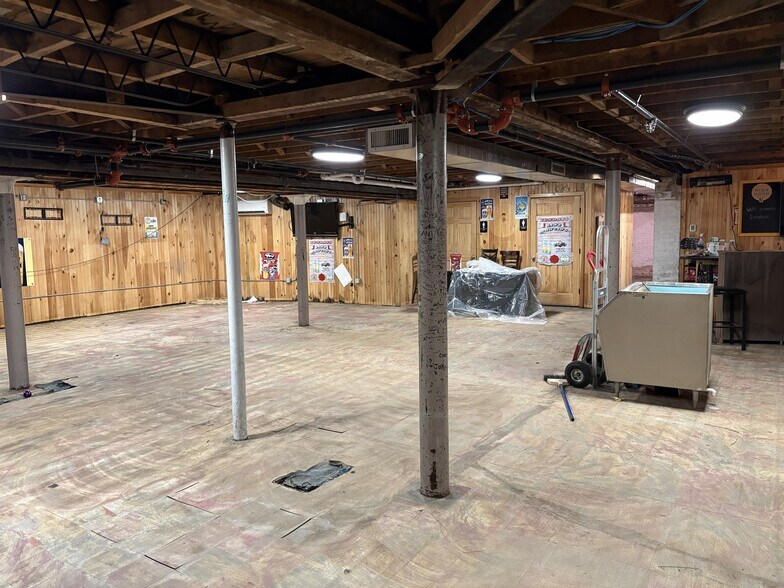 More Photos Of 944 Elm St, Manchester Storefront Retail Office For Lease