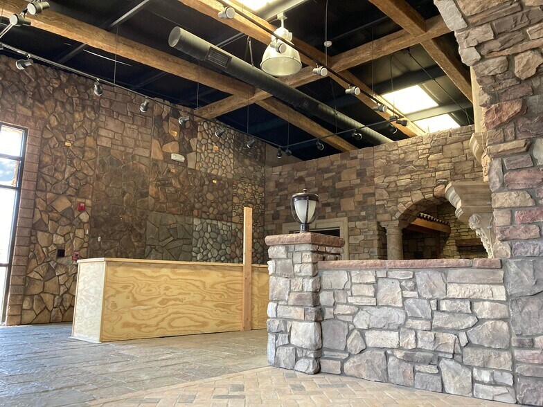 More Photos Of 2601 N Lake Valley Rd, Prescott Valley Warehouse For Lease