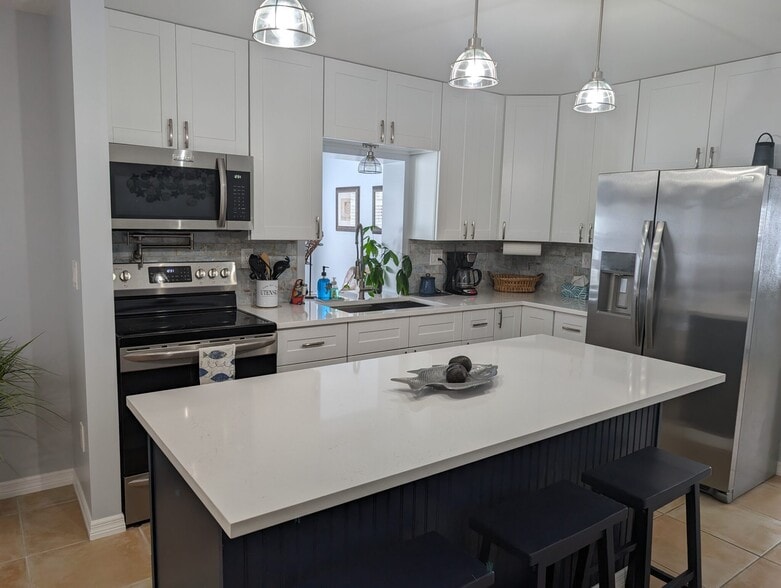 More Photos Of 2960 Oleander St, Saint James City Hotel For Sale