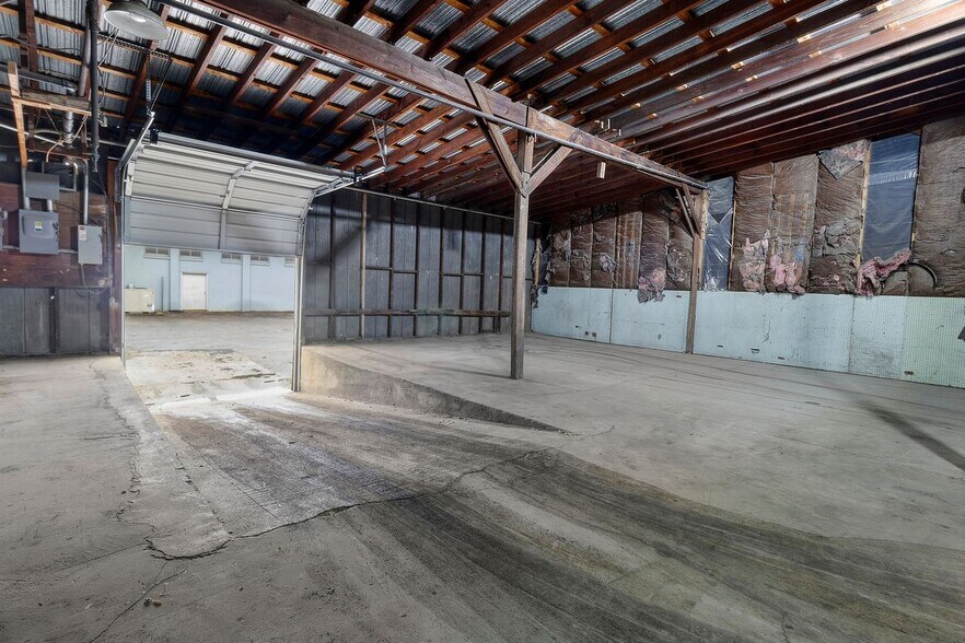 More Photos Of 1301 S 6th St, Noblesville Manufacturing For Sale