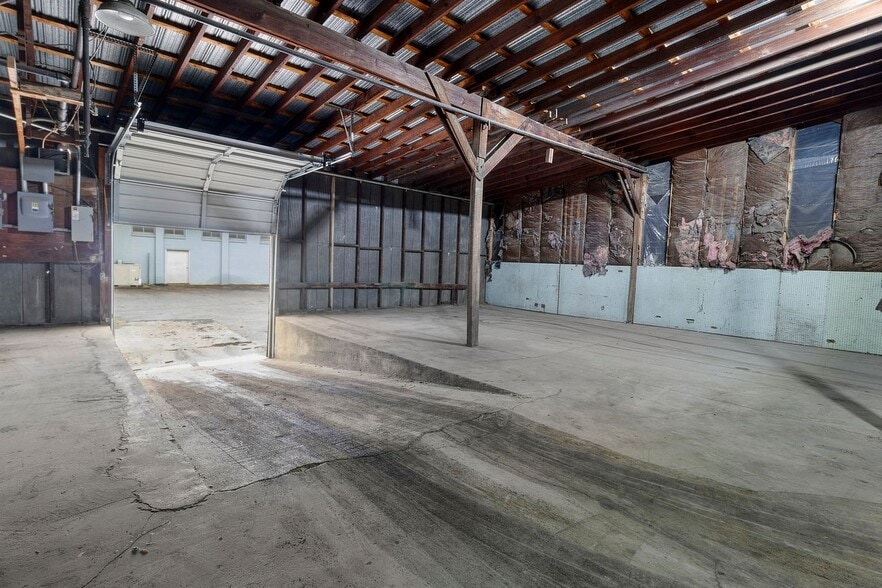 More Photos Of 1301 S 6th St, Noblesville Manufacturing For Sale
