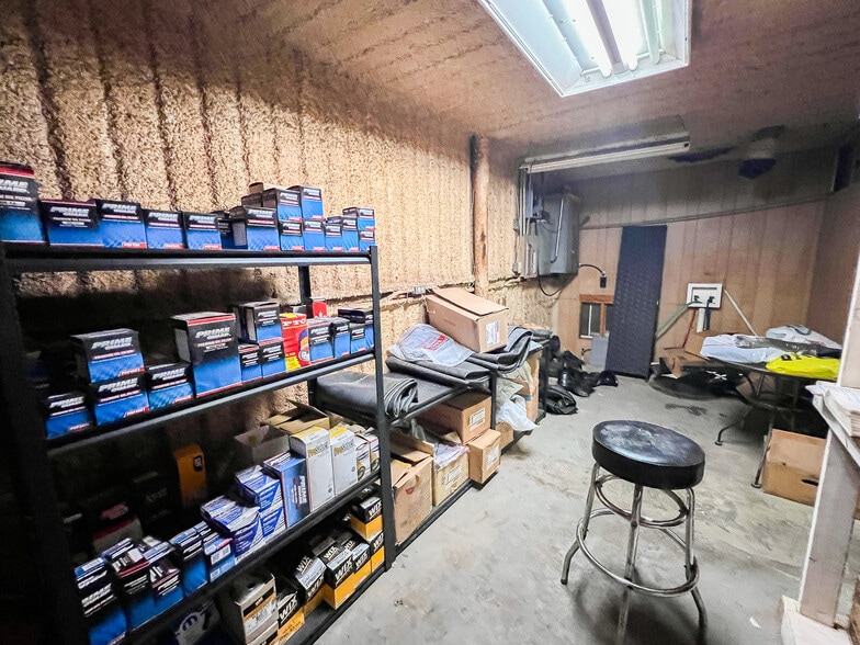 More Photos Of 1106 W Main St, Olney Auto Repair For Sale