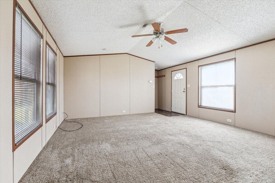 More Photos Of 3733 Rest Home Rd, Pearland Flex For Sale