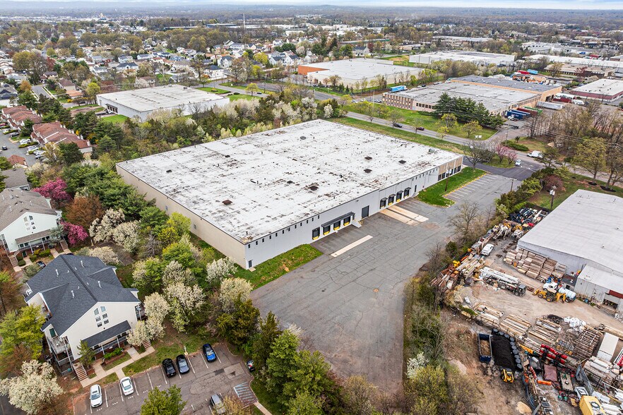 More Photos Of 9 Taylor Rd, Edison Warehouse For Lease