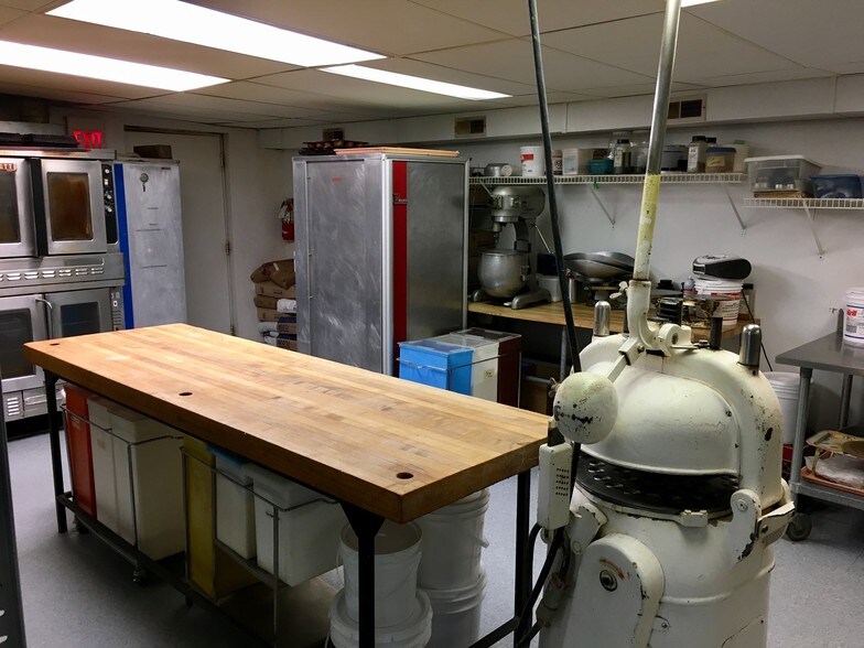 More Photos Of 1319 Birch St, Eau Claire Freestanding For Sale