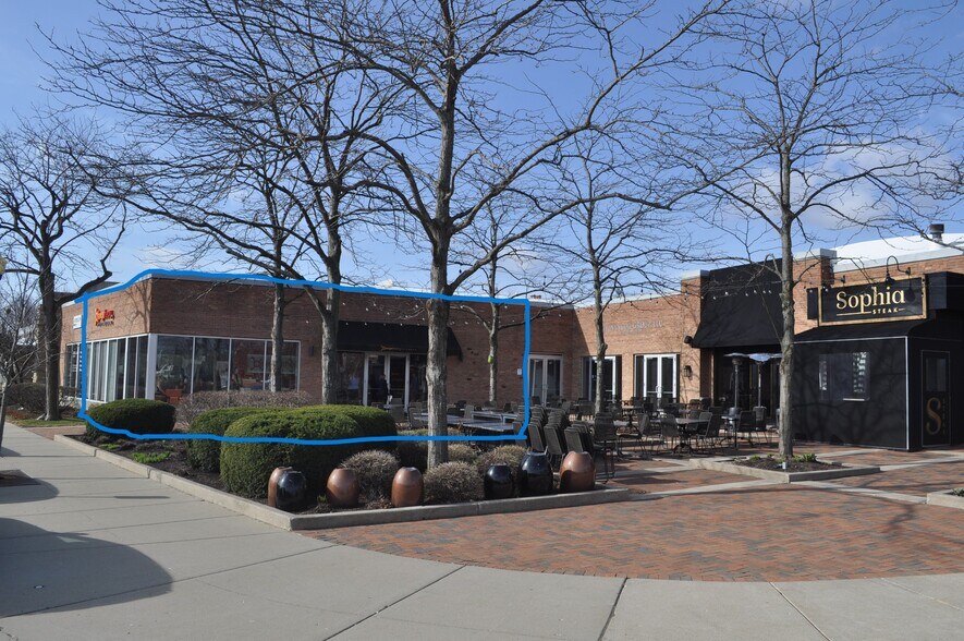 More Photos Of 1044 N Western Ave, Lake Forest Office For Lease
