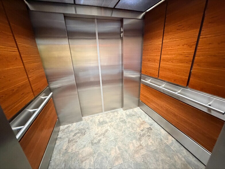More Photos Of 12301 NE 10th Pl, Bellevue Office For Sale
