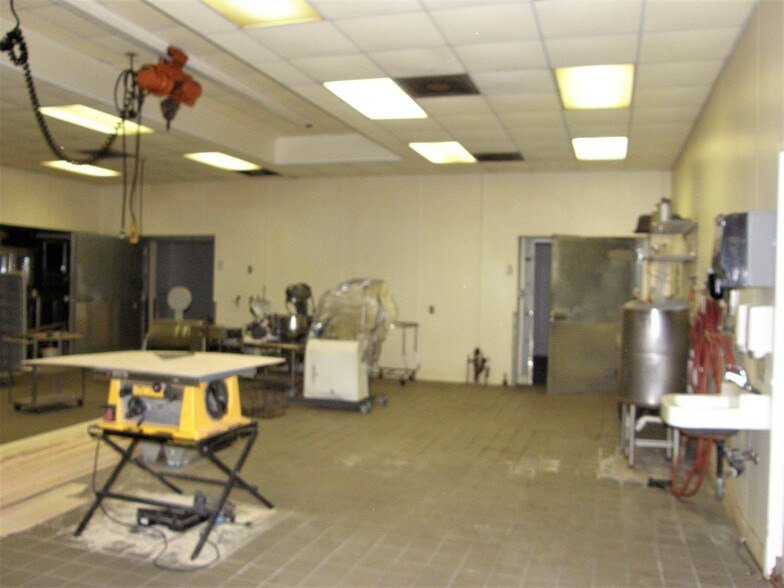 More Photos Of 2112 Industrial Dr, Niles Manufacturing For Sale