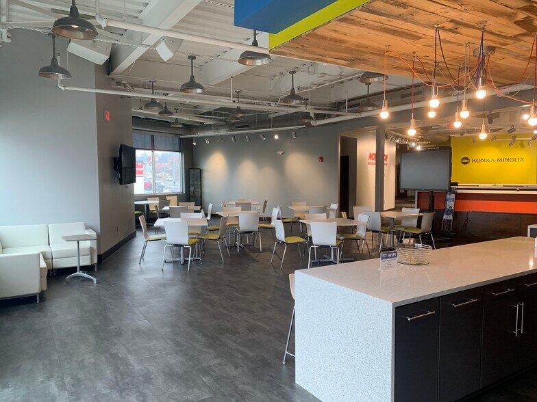 More Photos Of 4106 Charlotte Ave, Nashville Office For Sale