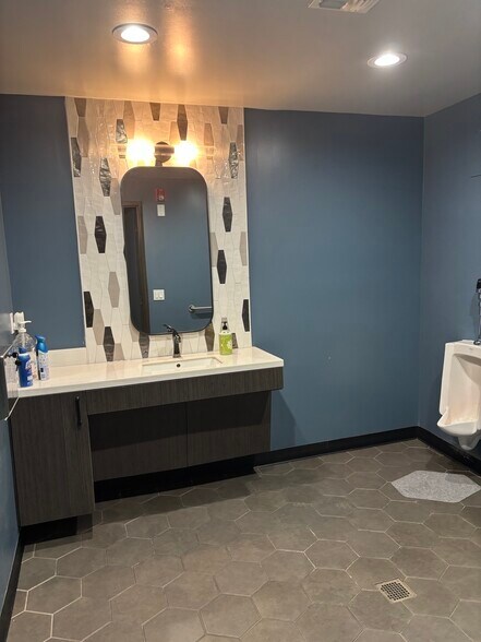More Photos Of 10960 Ventura Blvd, Studio City Office For Lease