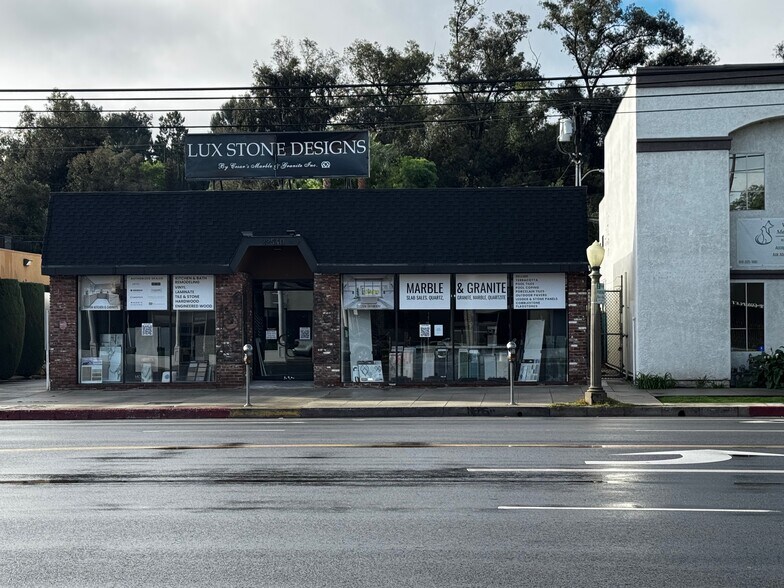More Photos Of 22540 Ventura Blvd, Woodland Hills Storefront For Sale