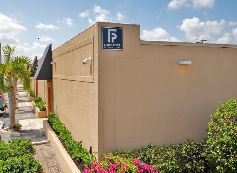 More Photos Of 4003-4015 NE 6th Ave, Oakland Park, Oakland Park Warehouse For Lease
