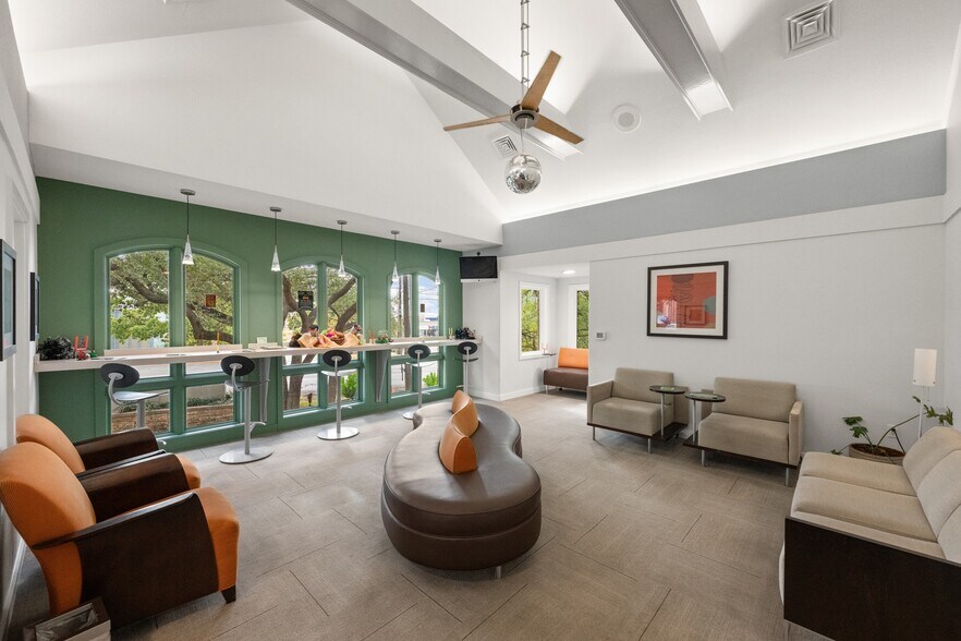 More Photos Of 5718 Balcones Dr, Austin Medical For Sale