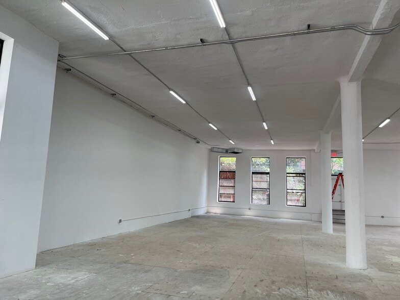 More Photos Of 3208 3rd Ave, Bronx Office For Lease
