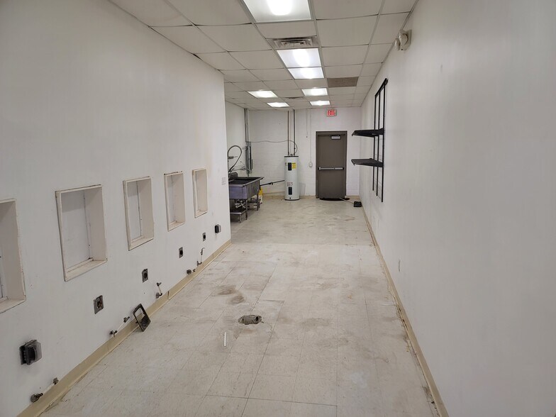 More Photos Of 6228-6238 Monticello Rd, Shawnee Freestanding For Lease