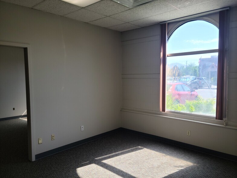 More Photos Of 1751 Alexander St, West Valley Coworking Space