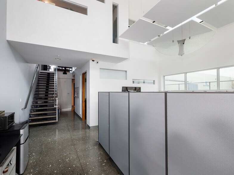 More Photos Of 215-237 California St, El Segundo Loft Creative Space For Lease