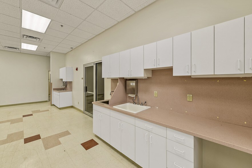 More Photos Of 4405 E Aloha Dr, Diamondhead Storefront Retail Office For Lease