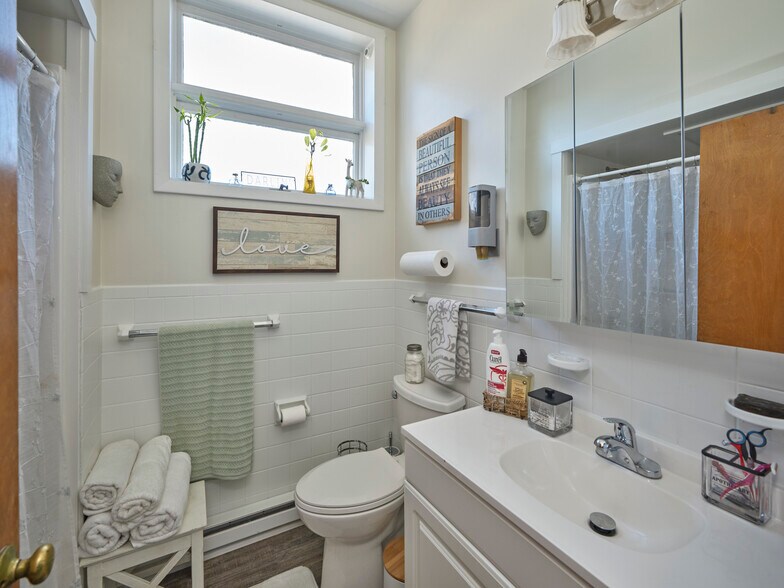 More Photos Of 47 Bridge St, Lambertville Restaurant For Sale