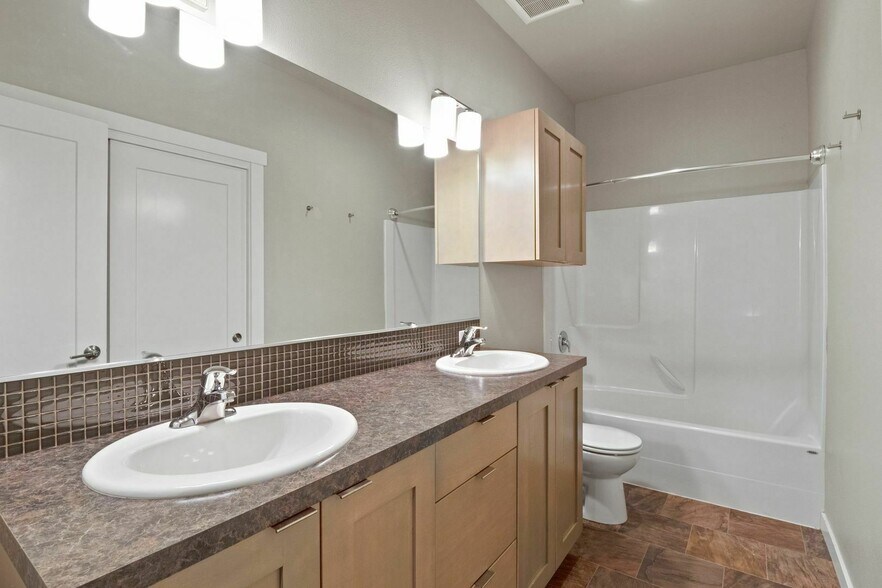 More Photos Of 303 S Felts Ln, Spokane Valley Apartments For Sale