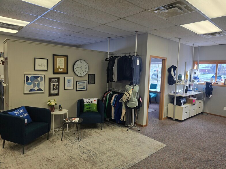 More Photos Of 1123 N 42nd St, Grand Forks Office For Sale