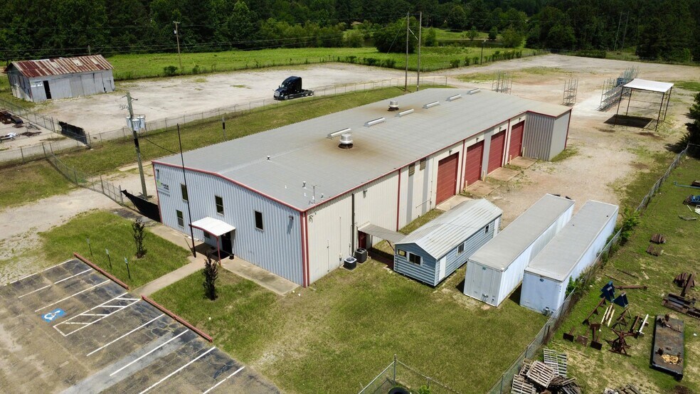 More Photos Of 2103 E SH 31, Kilgore Warehouse For Sale