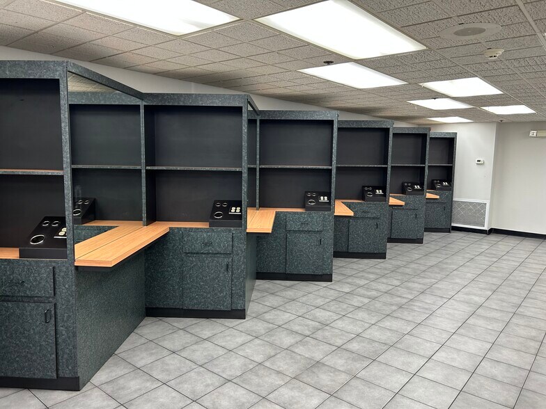 More Photos Of 490 Shrewsbury St, Worcester Storefront For Lease