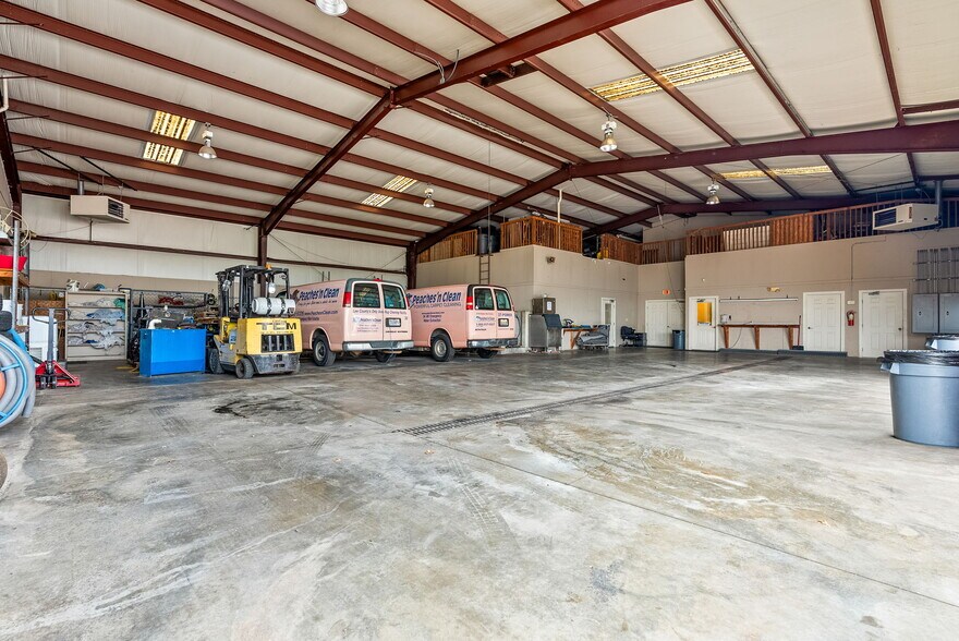 More Photos Of 834-840 Lagoon Business Loop, Montgomery Light Distribution For Lease
