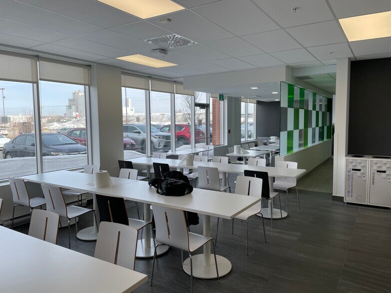 More Photos Of 1984 5E Rue, Lévis Office For Lease