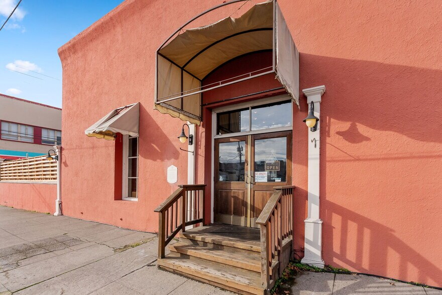 More Photos Of 205 Court St, The Dalles Restaurant For Sale