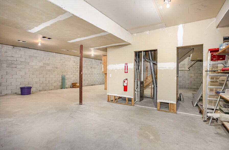 More Photos Of 3266 Fashion Square Blvd, Saginaw Freestanding For Sale