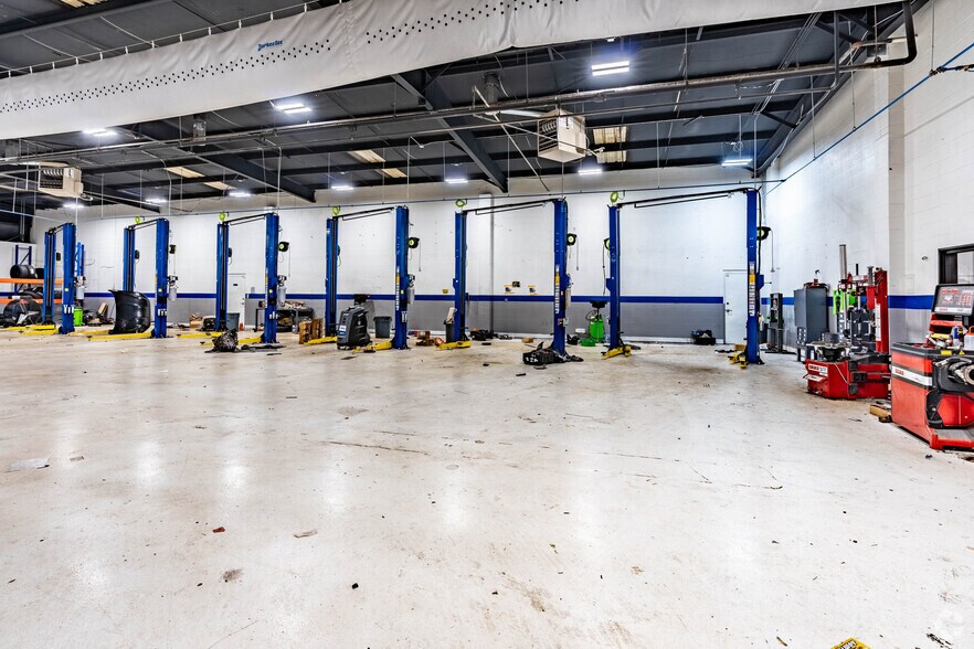 More Photos Of 1809-1811 Gallatin Pike N, Madison Auto Dealership For Lease