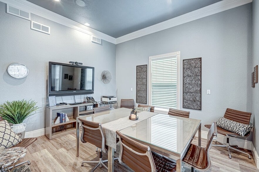 More Photos Of 8330 Brentwood Blvd, Brentwood Medical For Lease