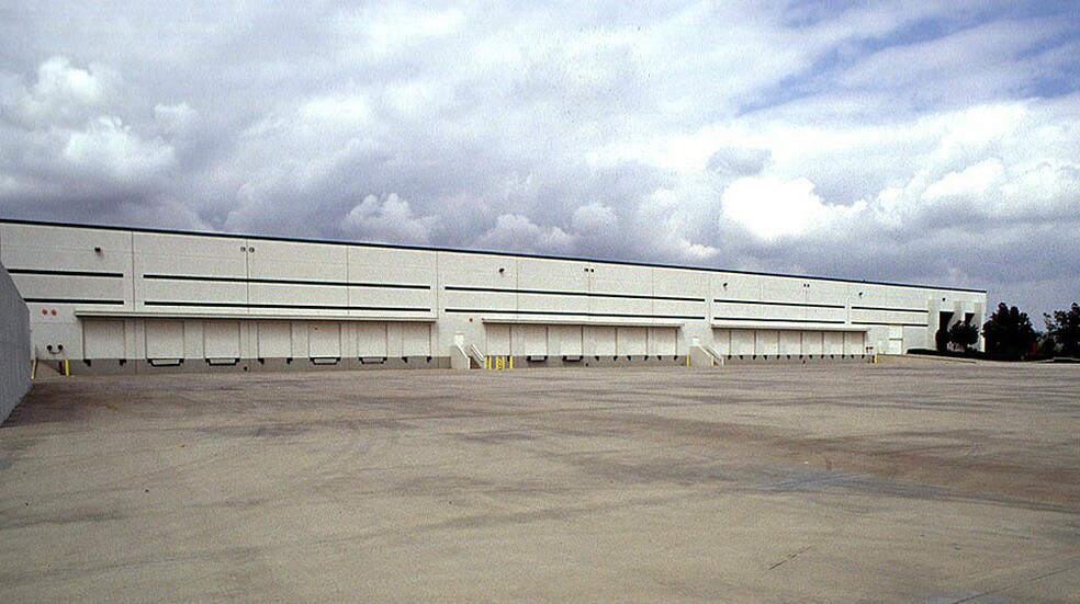 More Photos Of 14650 Miller Ave, Fontana Warehouse For Lease