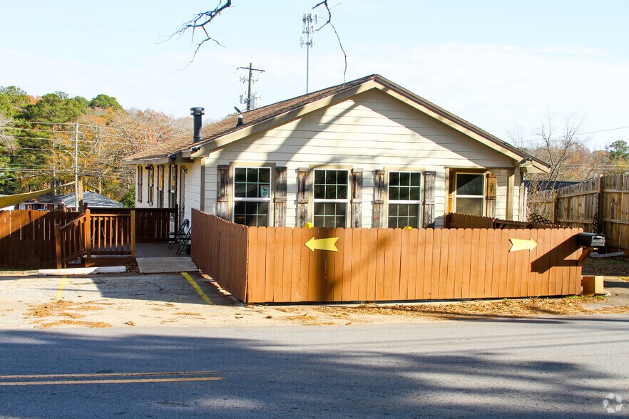 More Photos Of 6135 Petty St SW, Covington General Retail For Sale