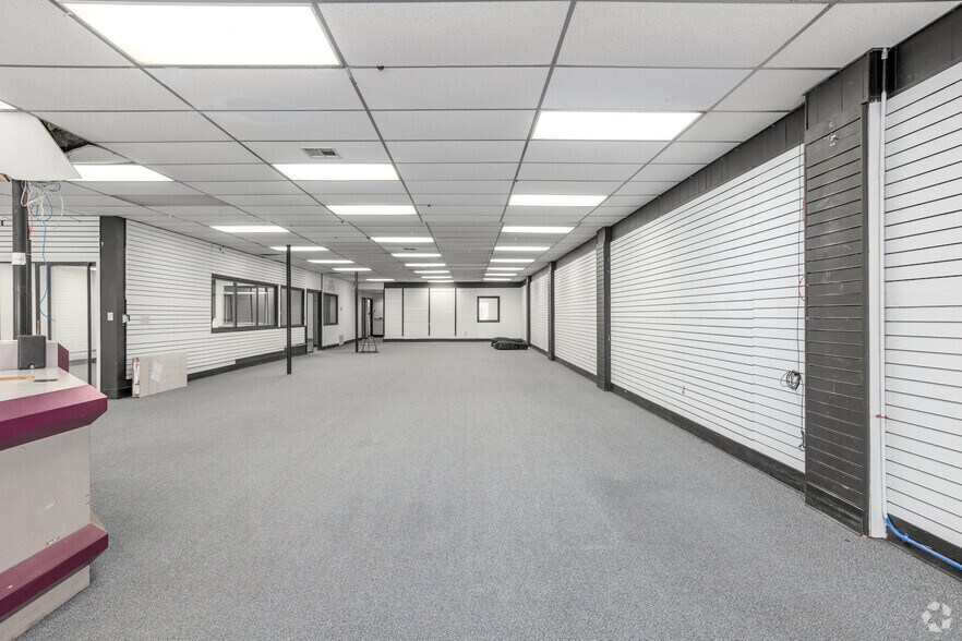 More Photos Of 317 W Gray St, Norman Storefront For Lease