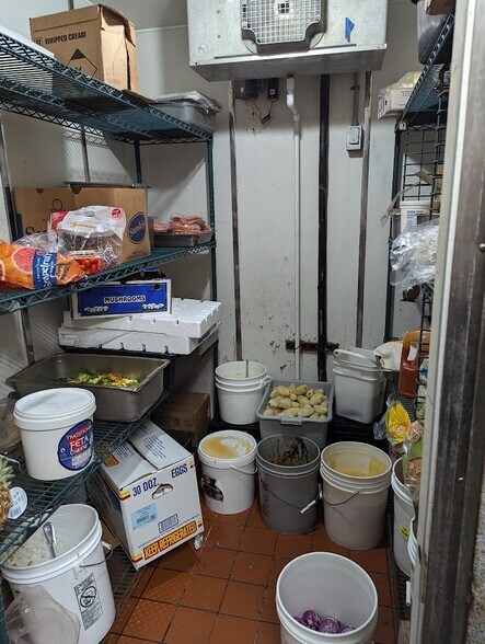 More Photos Of 909 Union Ave, New Windsor Township Restaurant For Sale