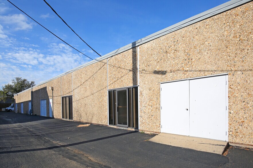 More Photos Of 7411 Hines Pl, Dallas Flex For Sale