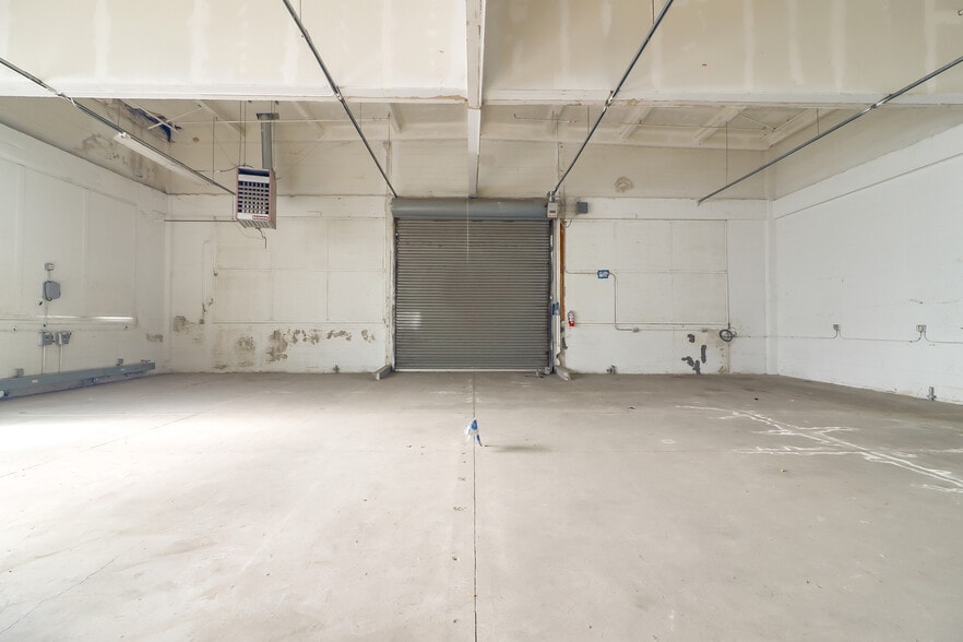 More Photos Of 1722 15th St, Oakland Warehouse For Lease