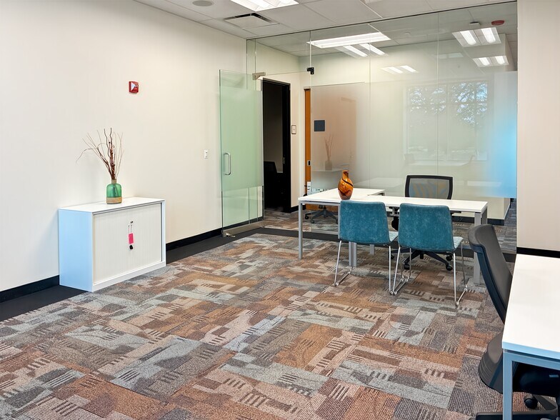 More Photos Of 5400 Prairie Stone Pkwy, Hoffman Estates Coworking Space