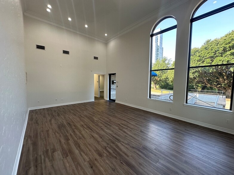 More Photos Of 320 Purcey St, Fort Worth Office For Sale