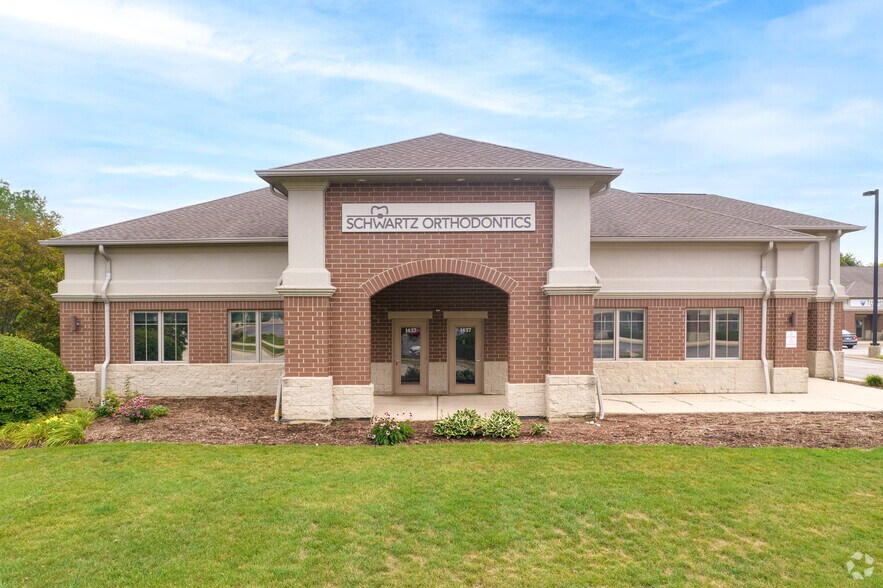 More Photos Of 1437-1457 Merchant Dr, Algonquin Medical For Sale