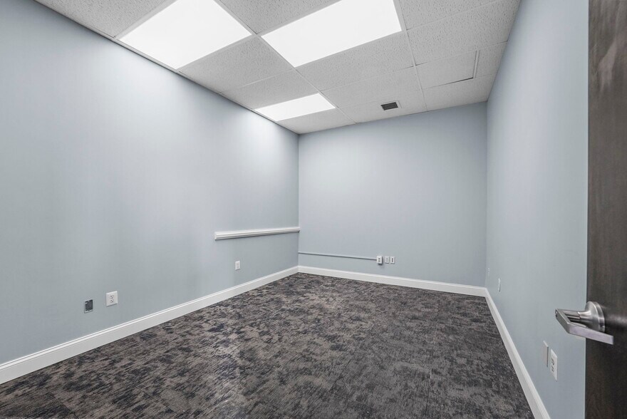 More Photos Of 1245 US 1, Edison Medical For Lease