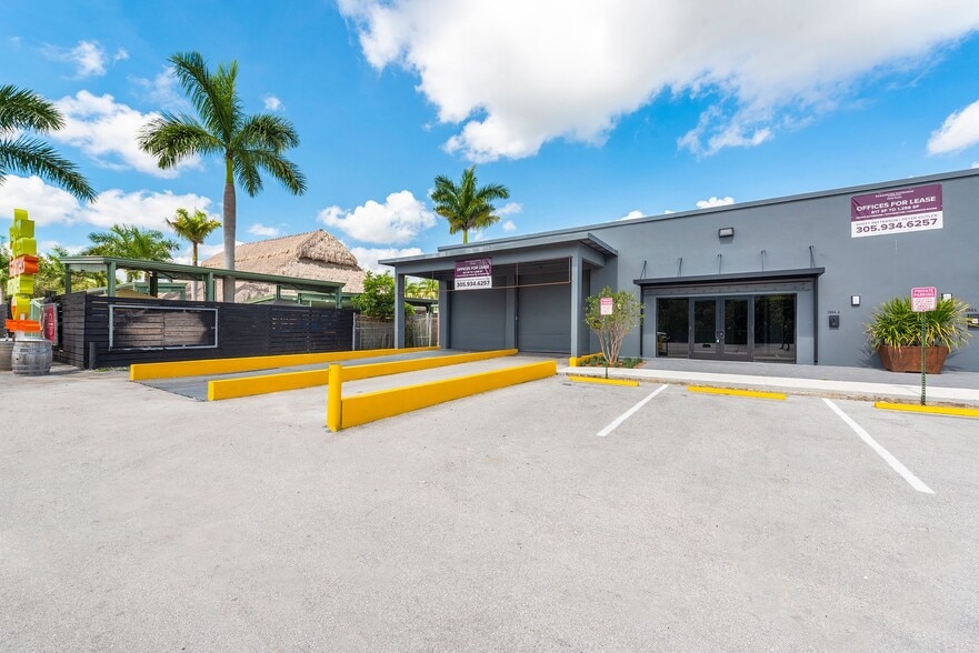 More Photos Of 1954 N 30th Rd, Hollywood Office For Lease