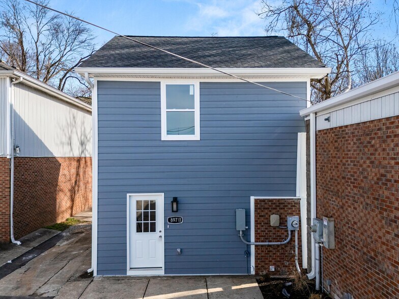 More Photos Of 22 S Barker St, Clarksville Warehouse For Sale