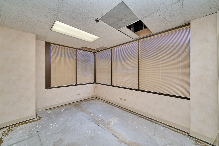 More Photos Of 8737 Beverly Blvd, West Hollywood Medical For Sale