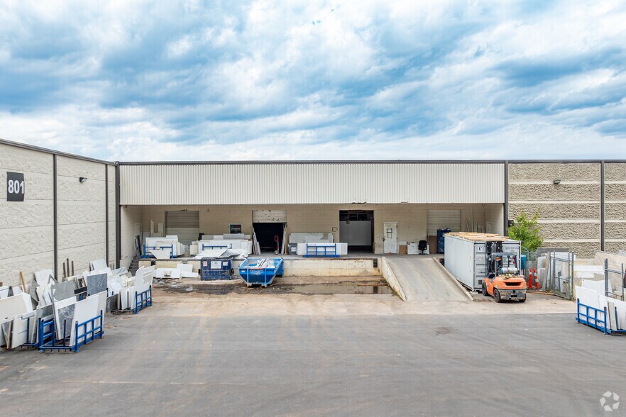 More Photos Of 801 Pressley Rd, Charlotte Light Manufacturing For Lease