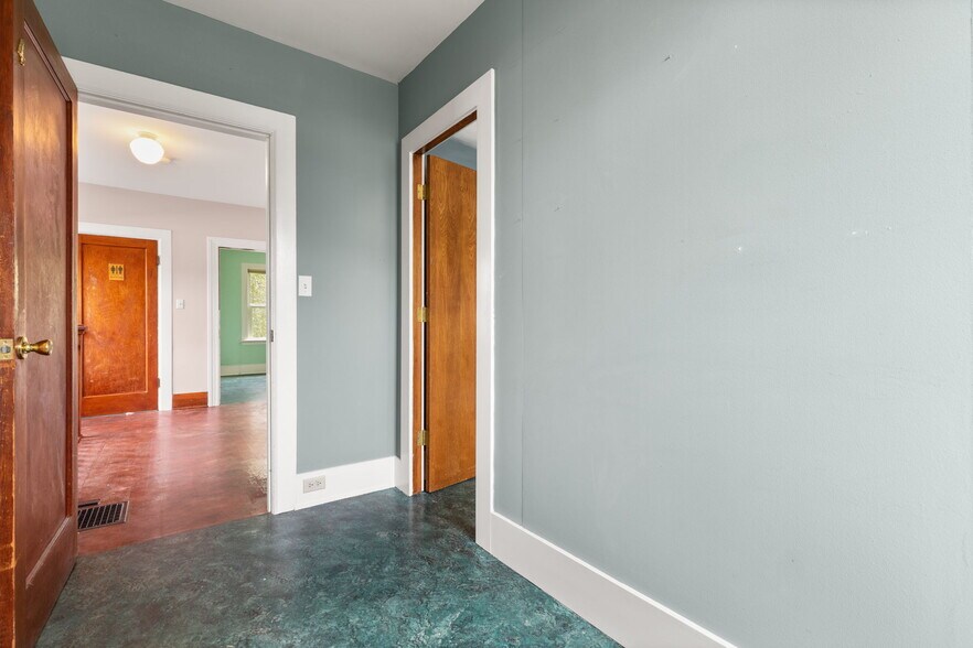 More Photos Of 1516 SE 43rd Ave, Portland Medical For Sale