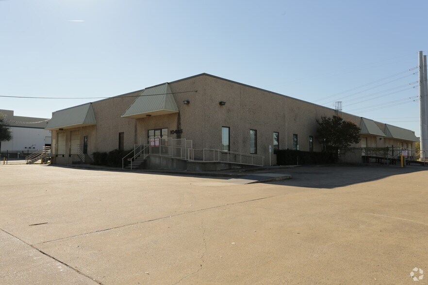 More Photos Of 10465 Shady Trl, Dallas Flex For Sale